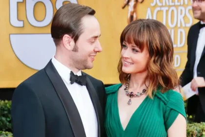 Alexis Bledel and Vincent Kartheiser (2)