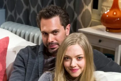 Amanda Seyfried and Thomas Sadoski (2)