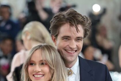 Suki Waterhouse and Robert Pattinson (2)