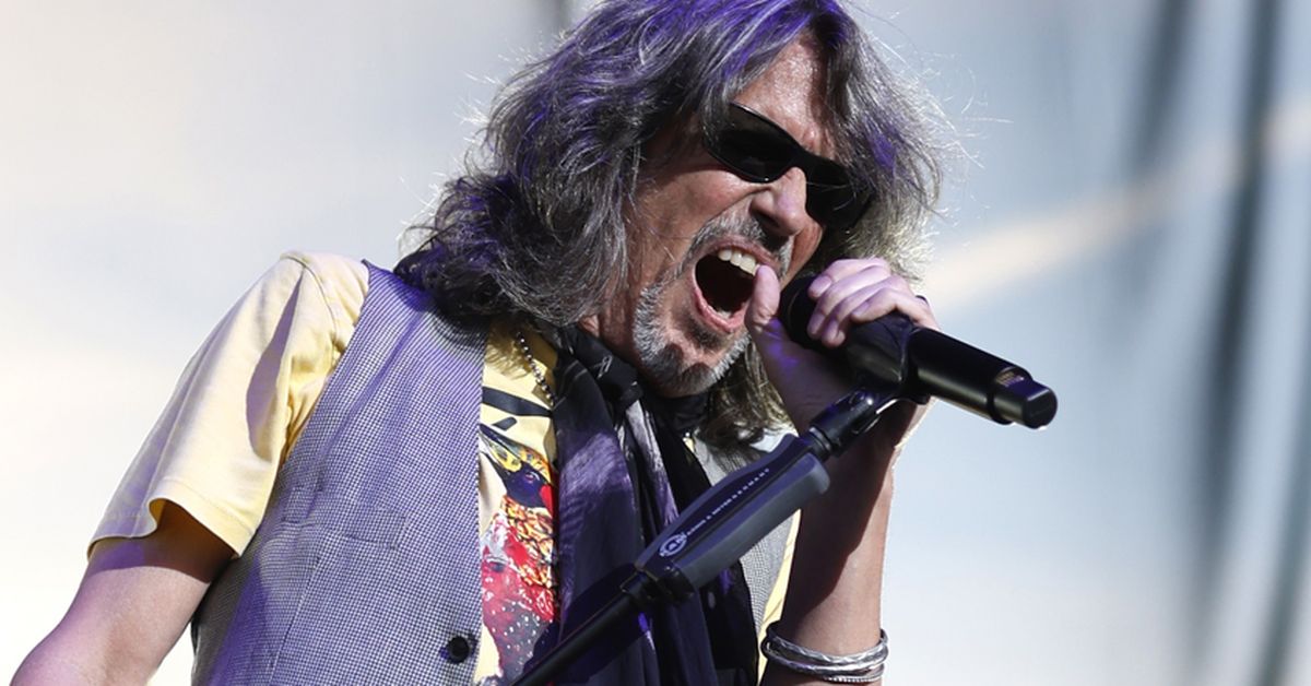 Foreigner lead singer Kelly Hansen announces on live TV he's leaving the band after 20 years