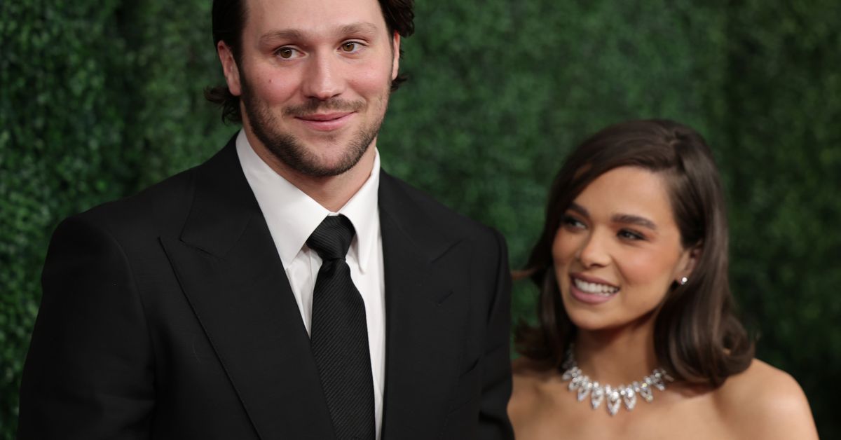 Hailee Steinfeld wedding: Actress marries NFL star, Buffalo Bills quarterback Josh Allen